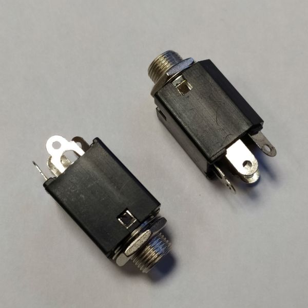 ГНІЗДО 6,3 ММ МОНО, МОНТАЖНЕ З ВИМИКАЧОМ (ПЛАСТИК), З ГАЙКОЮ