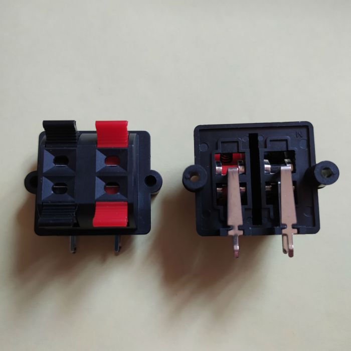 Гніздо колонкове (затискач) 4-х контактне на квадратній панелі