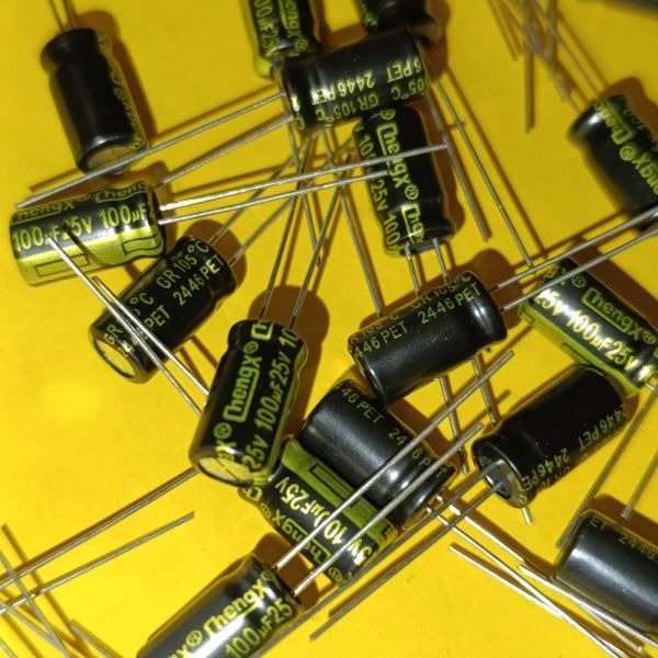 100мкф 25в конденсатор електролітичний 105°C chengx GR 6*11мм