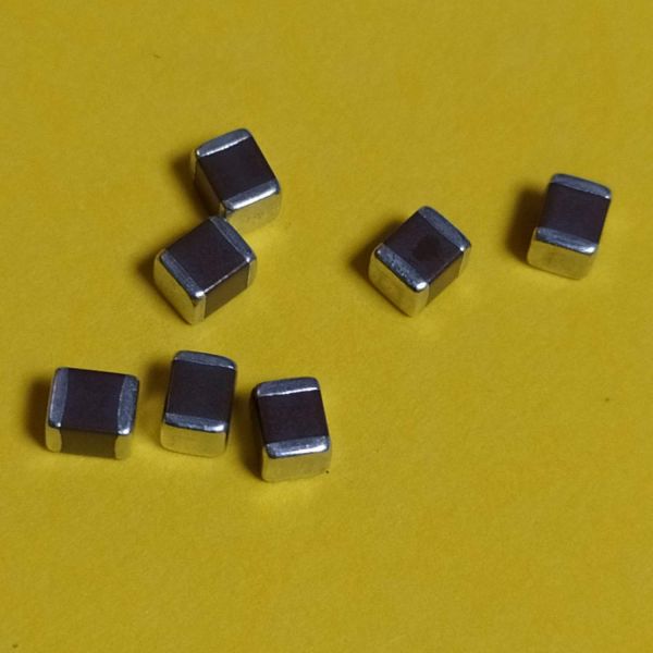 10mkf Y5V 50v 1210 багатошарова кераміка