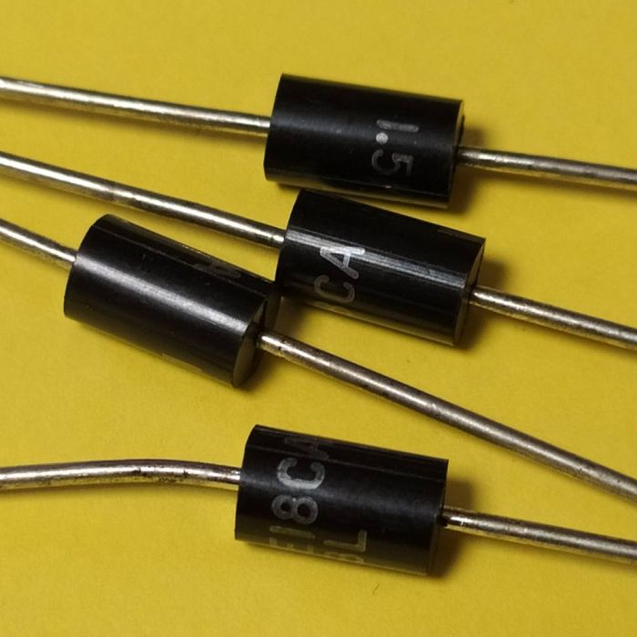 Діод захисний (супресор) 1,5KE18CA (1500Вт,18В) корп.DO-27