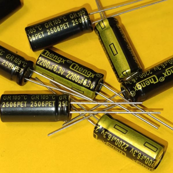2200мкф 6,3в електролітичний конденсатор комп'ютерна серія 105°C chengx GR 8*20мм