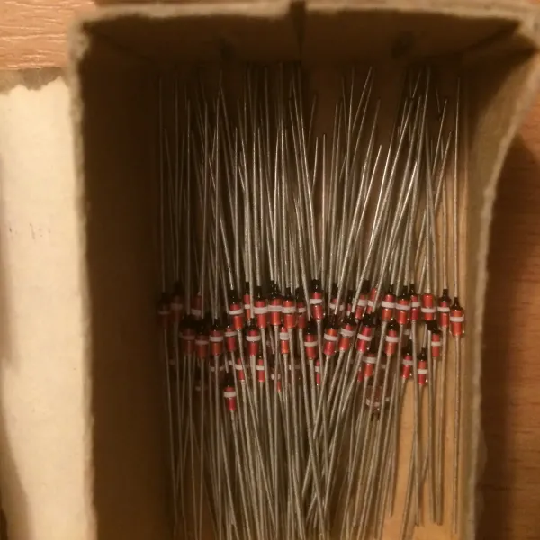 Стабілітрон Д818А(скл.)