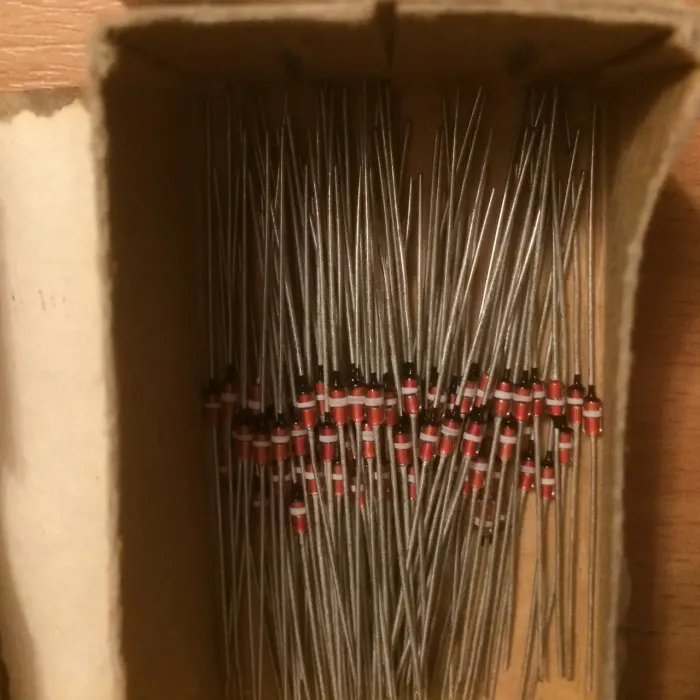 Стабілітрон Д818А(скл.)