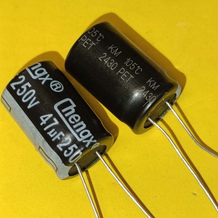 47мкф 250в електролітичний конденсатор 105°C chengx KM 13*20мм