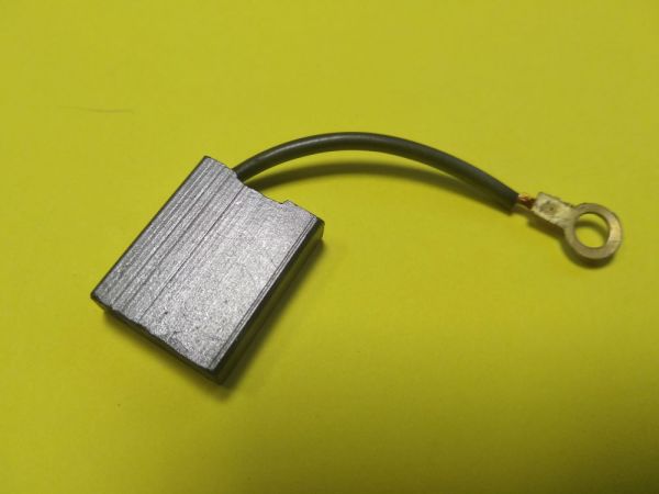 Электроугольная щетка 5*16*20