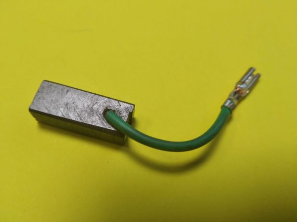 Електрокутова щітка 6,2*8*20