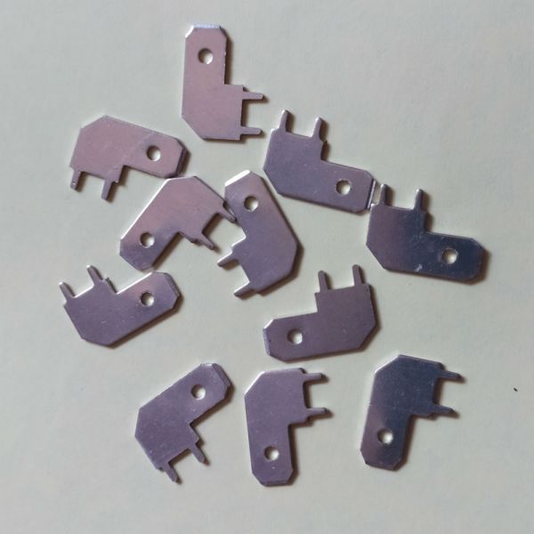 Клема ножова тато кутова на плату DJ617-6.3мм