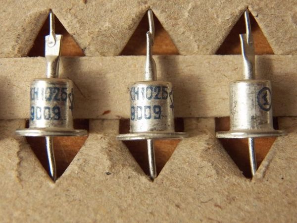 Діністор КН102Б