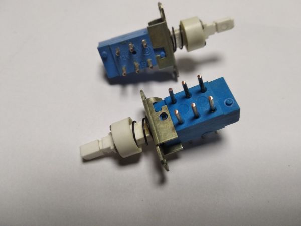 П2К перемикач одиночний без фіксації 12 виводів