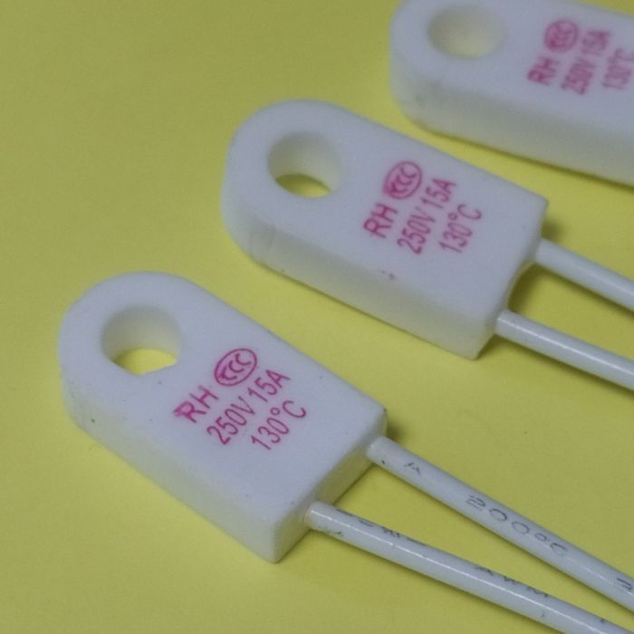 Термозапобіжники керамічні (RH-02 "підкова") для нагрівачів (авто, котли та ін.) 15А 250V 130°C