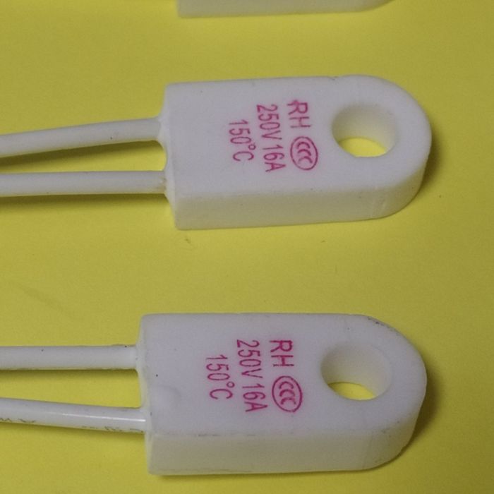 Термозапобіжники керамічні (RH-02 "підкова") для нагрівачів (авто, котли та ін.) 16А 250V 150°C