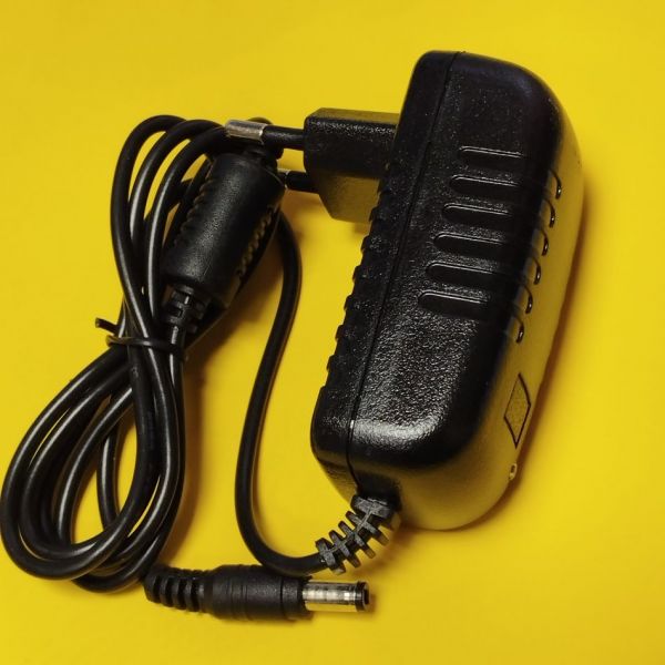 Блок живлення 9В 2А штекер 2.5*0.7мм стабілізований імпульсний