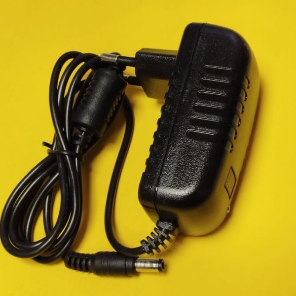 Блок питания 9В 3А штекер 1.35/3.5 стабилизированный импульсный адаптер