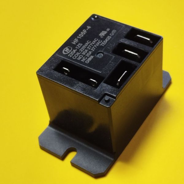 HF105F-4 220A-1ZS 220VAC 30A