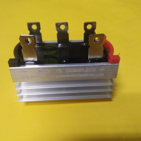 ТРЕХФАЗНИЙ ДІОДНИЙ МІСТ SQL5010 (50А;1000В;) З РАДІАТОРОМ