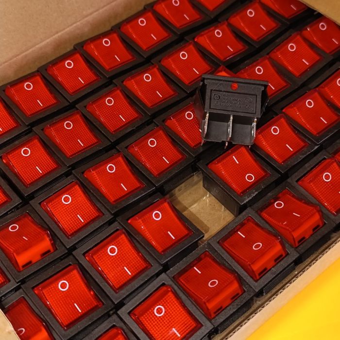 Клавішний перемикач широкий KCD2-202N, 16A, 6 контактів, ON-ON, червоний з підсвічуванням 220В