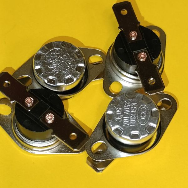 Термостат серії KSD301 50°С 10A нормально розімкнені NO горизонтальні контакти, рухомий фланець