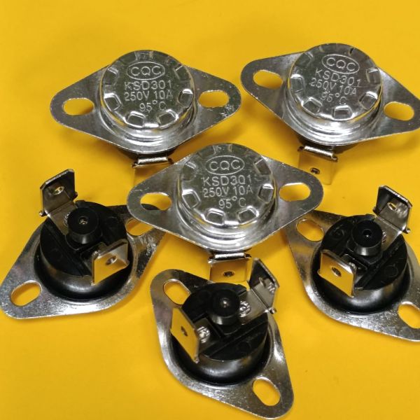 Термостат серії KSD301 95°С 10A з кнопкою нормально замкнутий вертикальні NC контакти, нерухомий фланець, бакеліт