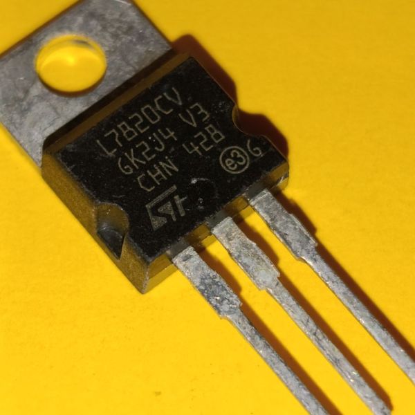 L7820 (+20V, 1,5A) TO-220 стабілізатор напруги