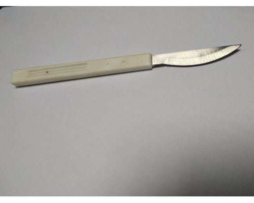 Скальпель технический с пластмассовой ручкой 