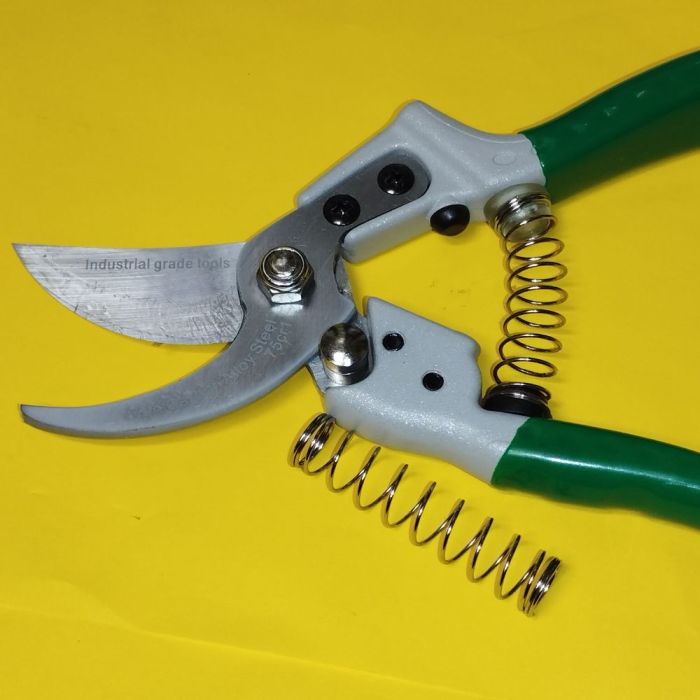 Секатор плоскостной Wynn's W880